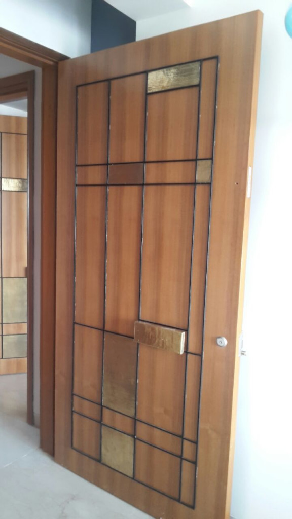 Designer gate for outlet room